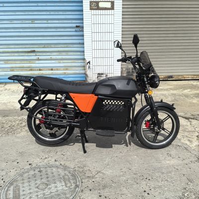 Motocicleta eléctrica optimizada para la eficiencia energética y el kilometraje extendido, que respalda las necesidades de transporte diario de negocios.