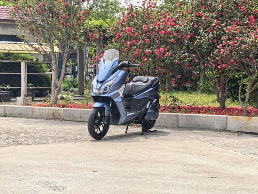 Moto eléctrica de alta velocidad, moto eléctrica urbana, con una velocidad máxima de 80 km/h. Moto eléctrica.